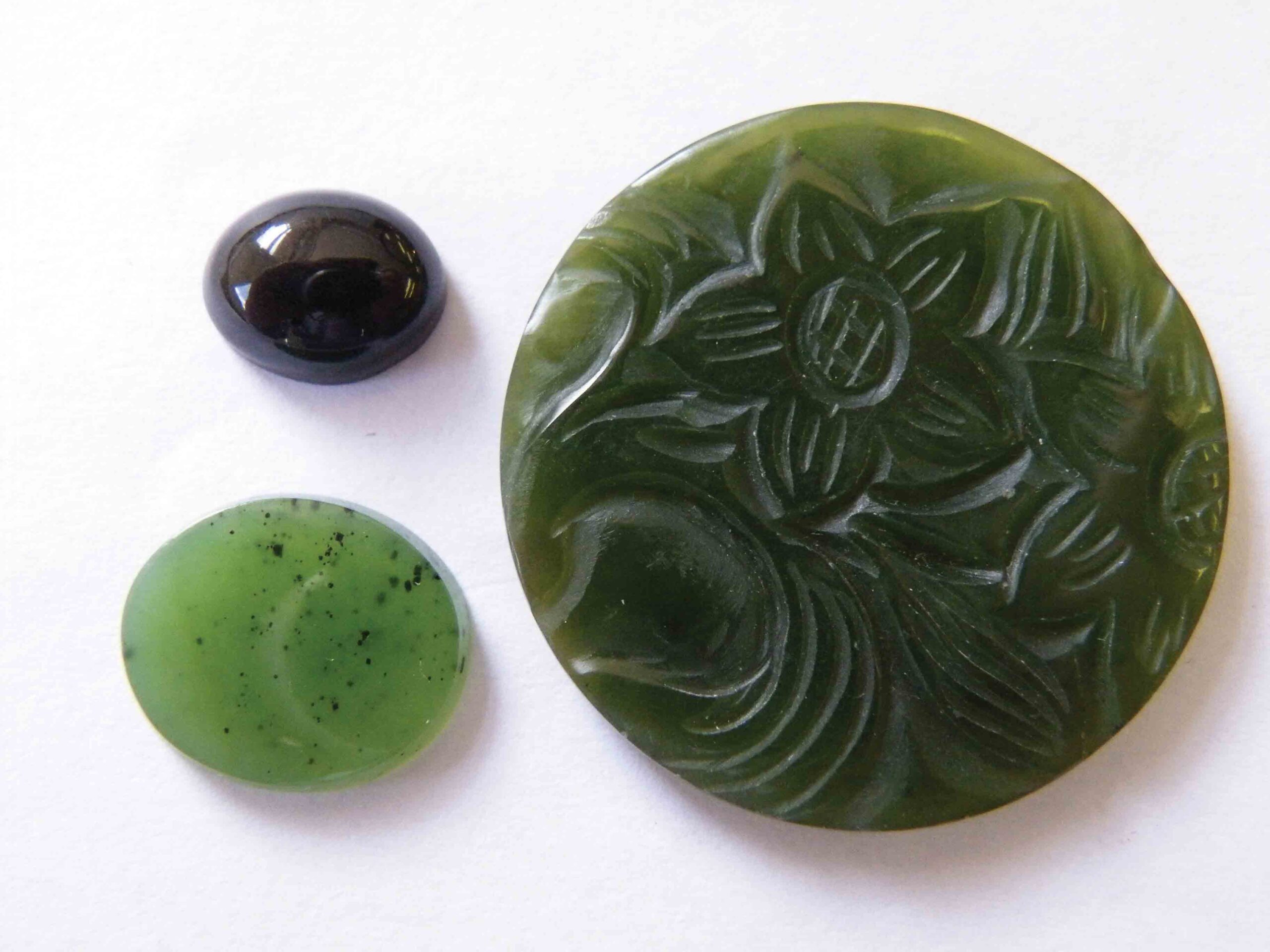 Gemstone Discoveries: Finding a new gemstone! - finding a new gemstone,gems,gemmological discoveries - Nephrite jade photographed scaled