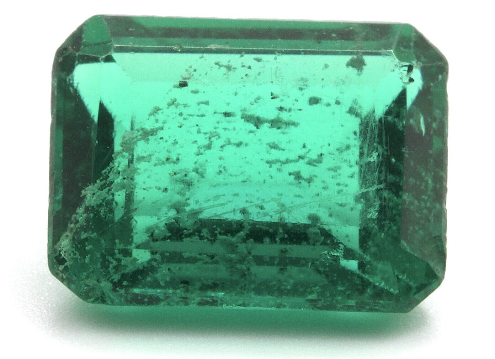 Gem Knowledge: What is Artificial Glass Paste in Antique Jewellery - Artificial Glass Paste - Paste simulating emerald GK 1a scaled e1718389969684
