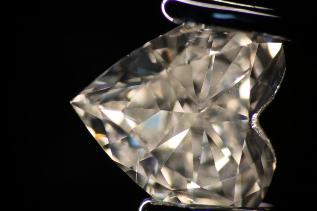 Beginner's Guide: The 8 Most Popular Diamond Cuts and Faceting Styles - diamond cuts - Clouds in diamond AA22 GK 1