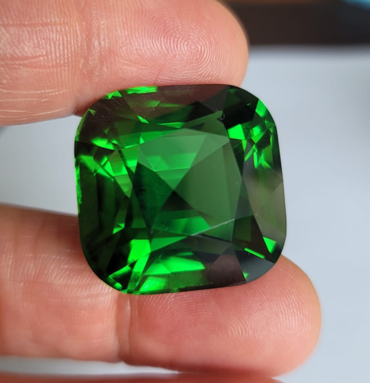 A 92.73 ct ‘Chrome’ tourmaline.
